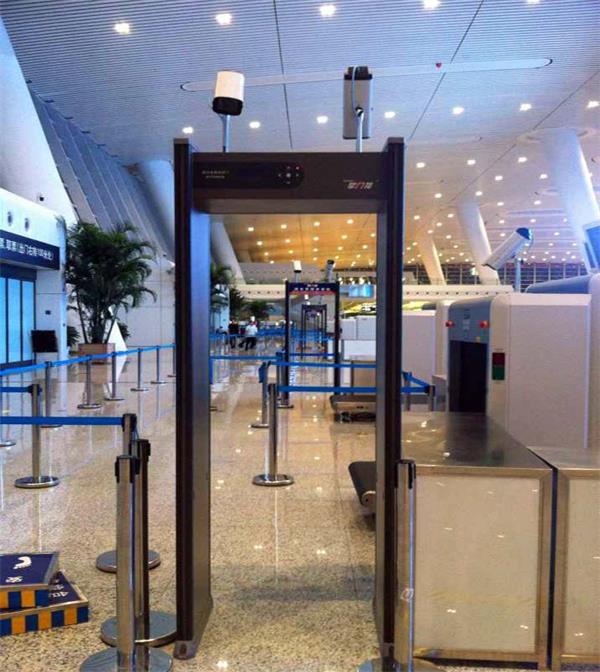 杭州火車站東站增設24台掌門神安檢門
